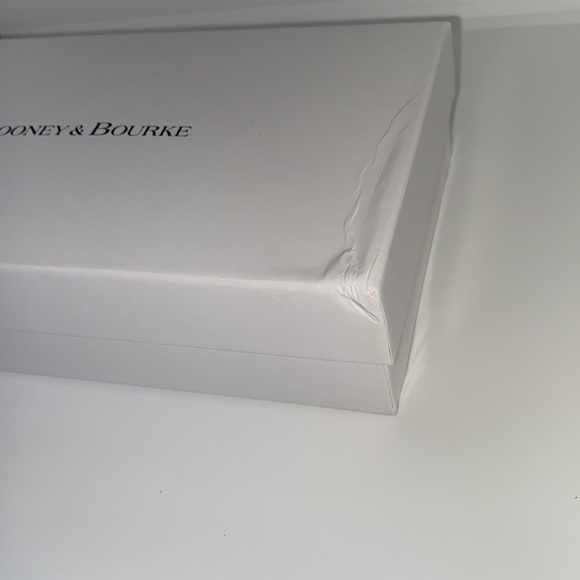 NWT- Dooney & Bourke Ostrich Continental Clutch Leather Wallet, Light Taupe - Picture 6 of 9